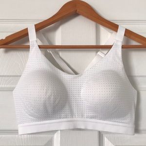 NWOT Victoria’s Secret Sports bra white 34C
